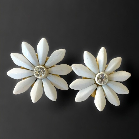 Vintage Articulating White Flower Daisy Rhinestone 60s Mod Screw Back Earrings